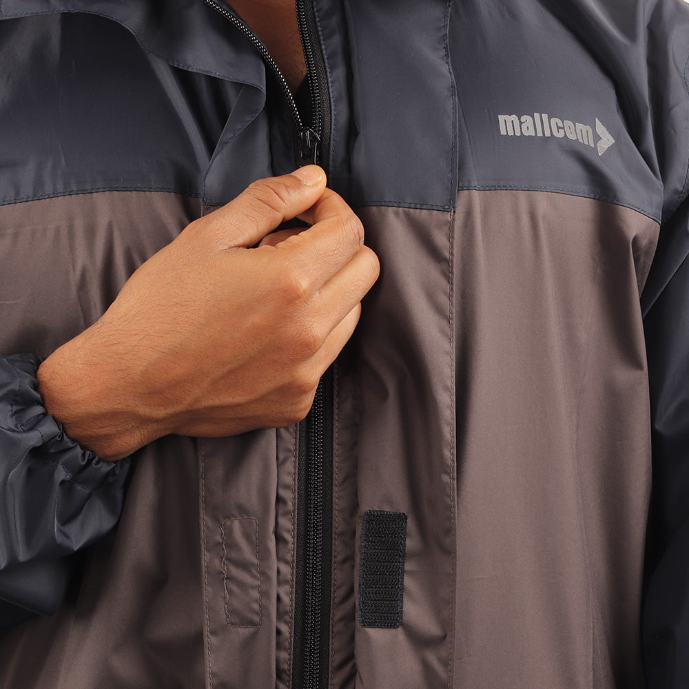 Front zipper closure on the grey and blue ARCUS rainwear jacket for secure fastening and waterproof protection.
