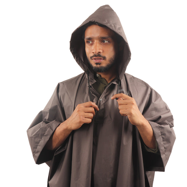 Front view of the adjustable hood on the grey CUMULUS raincoat.