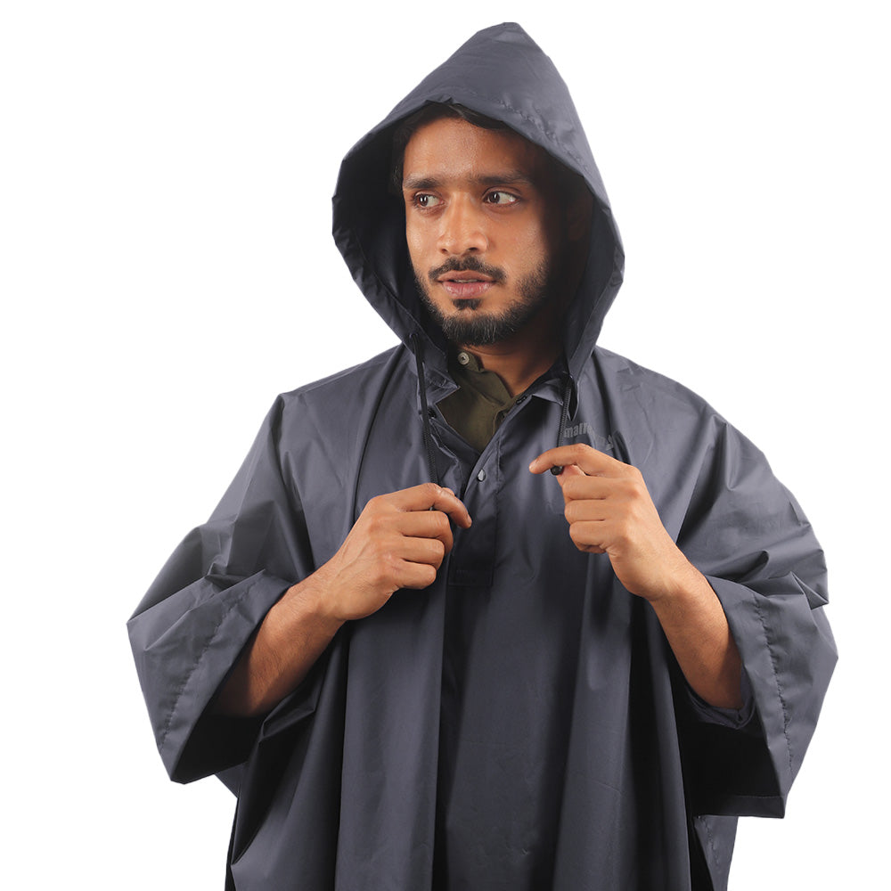 Front view of the adjustable hood on the navy blue CUMULUS raincoat.