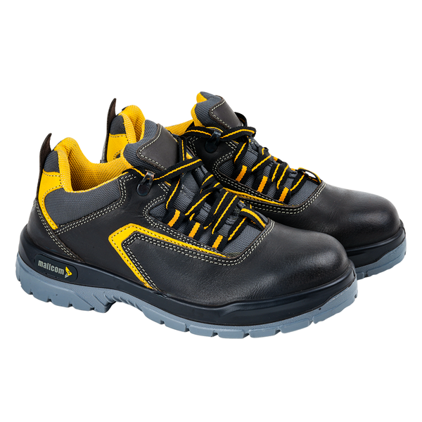 Pair of Guina safety shoes featuring a brown nubuck leather upper, steel toe protection, and PU sole.