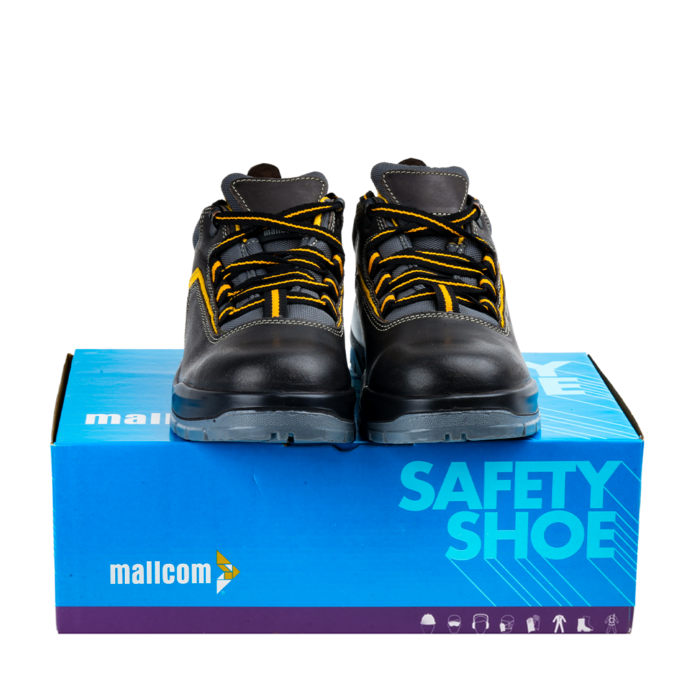Product packaging box for Guina safety shoes designed for industrial and workplace safety applications.