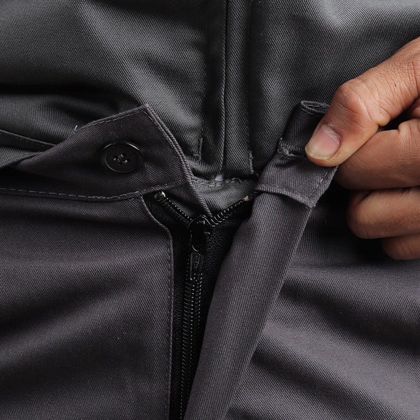 Close-up of the front zip closure on the KOLDING & NORD workwear jacket.