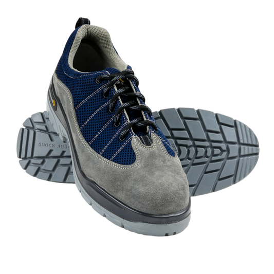 Front view of LEO B low ankle safety shoes with lace-up closure and protective steel toe design.