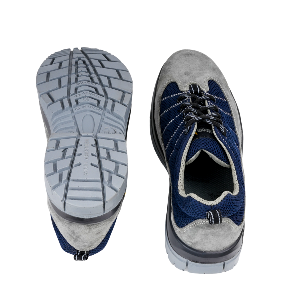Outsole view of LEO B low ankle safety shoes showing the slip-resistant tread pattern and durable PU sole design.