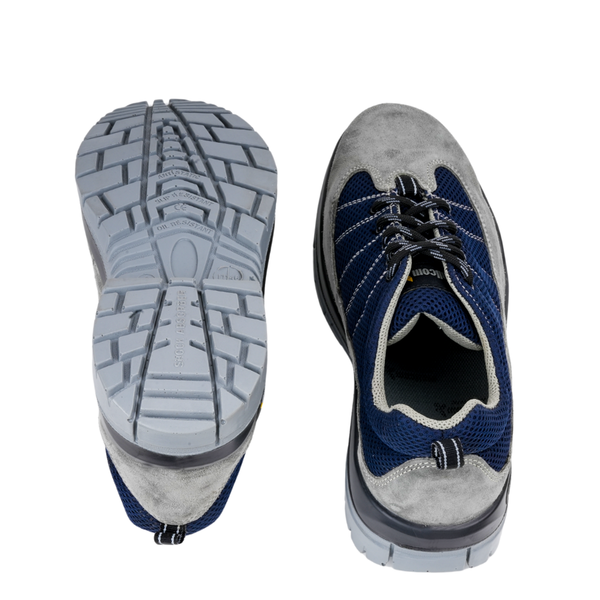 Outsole view of LEO B low ankle safety shoes showing the slip-resistant tread pattern and durable PU sole design.