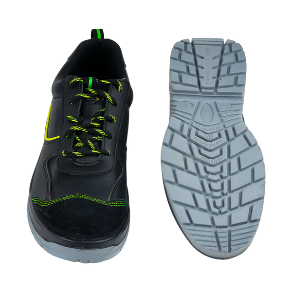 Outsole view of Rufus K01 safety shoes showing slip-resistant tread pattern and durable dual-density PU sole.